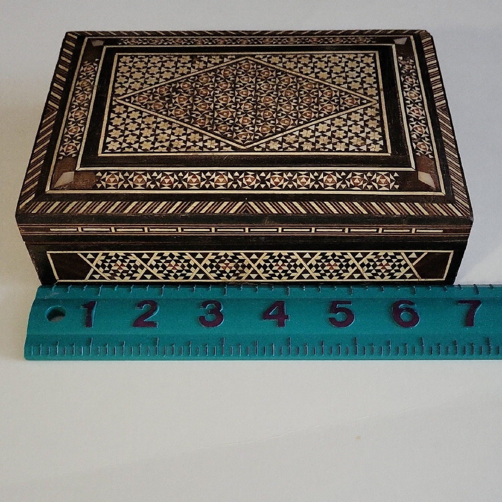 Intricate Wooden Jewelry Box. Mother of Pearl Inlay. Previously Owned. Good Cond